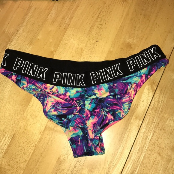 Bikini - Picture 2 of 3